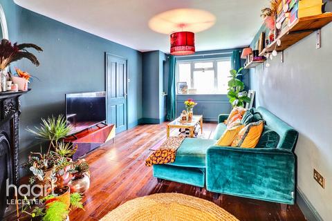 3 bedroom semi-detached house for sale, Barngate Close, Leicester