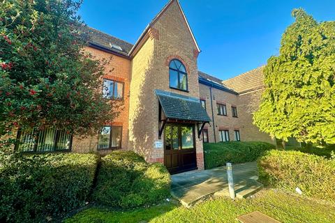 2 bedroom flat for sale, Oakdene, Gubbins Lane, Romford