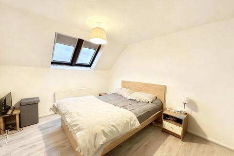 2 bedroom flat for sale, Oakdene, Gubbins Lane, Harold Wood, Romford