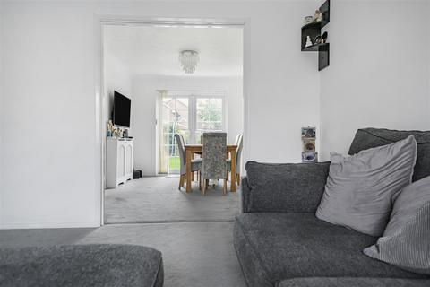 4 bedroom detached house for sale, Eltham Avenue, Cippenham