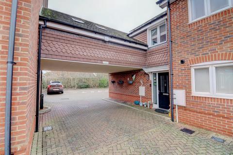3 bedroom end of terrace house for sale, Kingswood Park, Buckinghamshire HP13