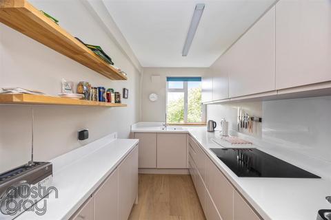 2 bedroom flat for sale, Wick Hall, Furze Hill, Hove