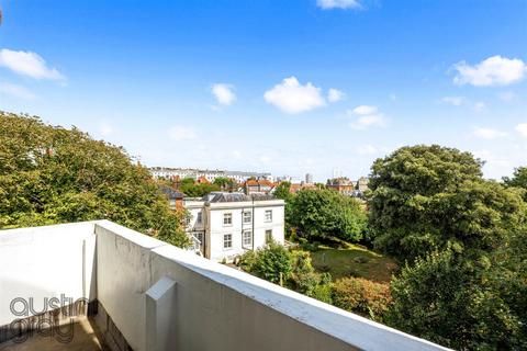 2 bedroom flat for sale, Wick Hall, Furze Hill, Hove