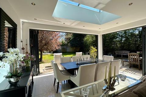 5 bedroom detached house to rent, Freshfield Road, Liverpool L37