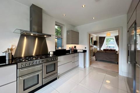 5 bedroom detached house to rent, Freshfield Road, Liverpool L37