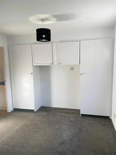 Studio to rent, Alfred Close, Calmore