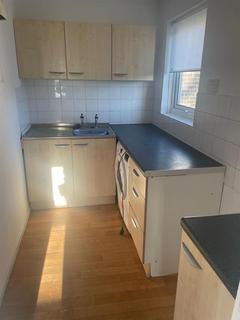 Studio to rent, Alfred Close, Calmore