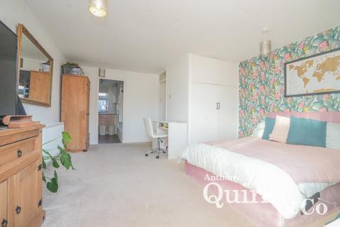 1 bedroom apartment for sale, Havengore, Basildon, SS13