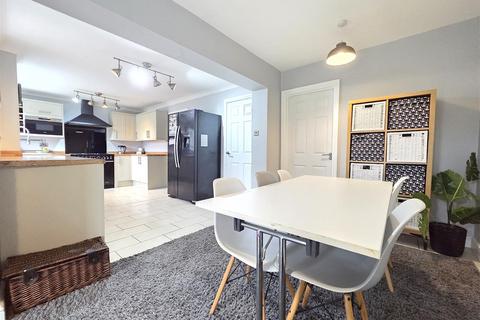 4 bedroom detached house for sale, Steatite Way, Stourport-On-Severn