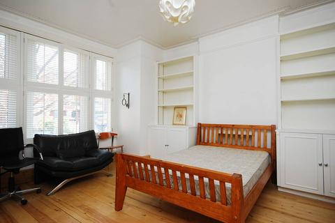 3 bedroom flat to rent, Fulham Palace Road, Fulham, London, SW6