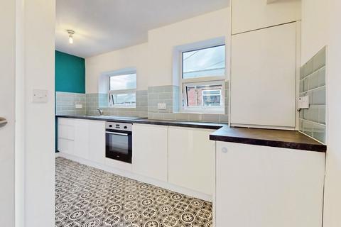 3 bedroom flat to rent, Richmond Road, South Shields