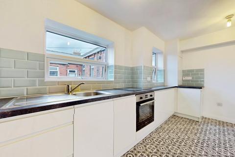 3 bedroom flat to rent, Richmond Road, South Shields
