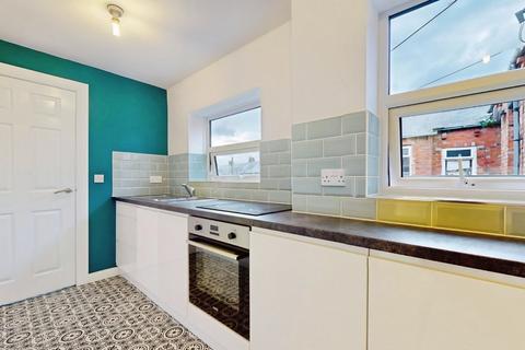 3 bedroom flat to rent, Richmond Road, South Shields