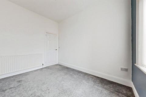 3 bedroom flat to rent, Richmond Road, South Shields