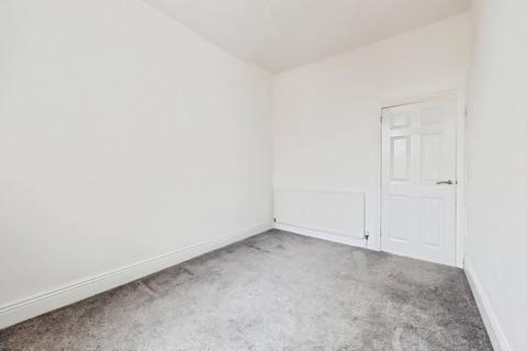 3 bedroom flat to rent, Richmond Road, South Shields