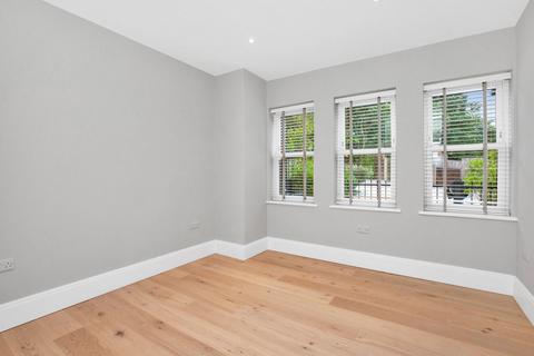 undefined, Fir Hollow Gardens, Kenley CR8