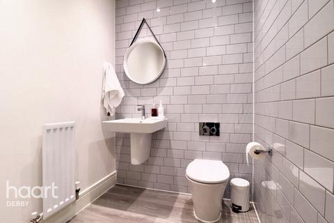 3 bedroom semi-detached house to rent, Amber Place, Swadlincote