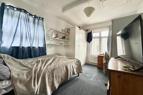 1 bedroom in a house share to rent, 3 Guildford Road, Southend-On-Sea