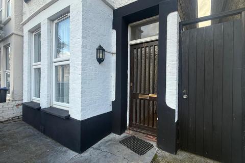 Property to rent, 33 Guildford Road, Southend-On-Sea