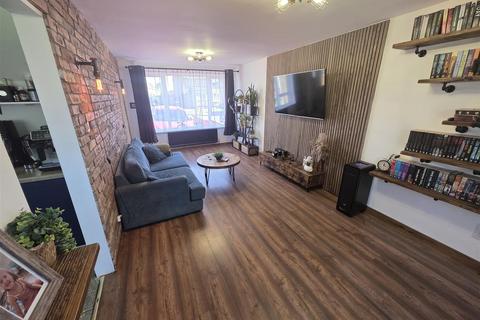 3 bedroom end of terrace house for sale, Medina Road, Corby NN17