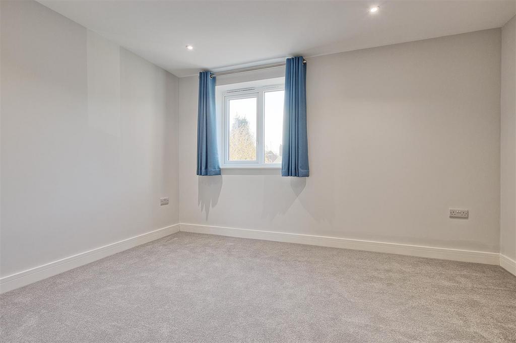 Bedroom 1.jpg
