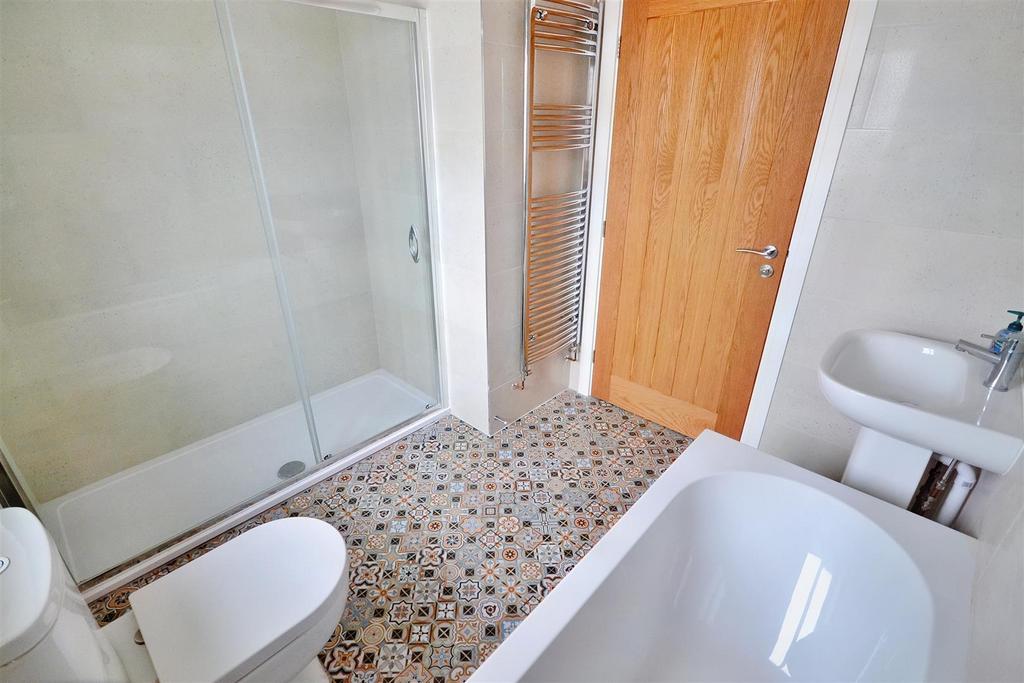 Bathroom 2.jpg