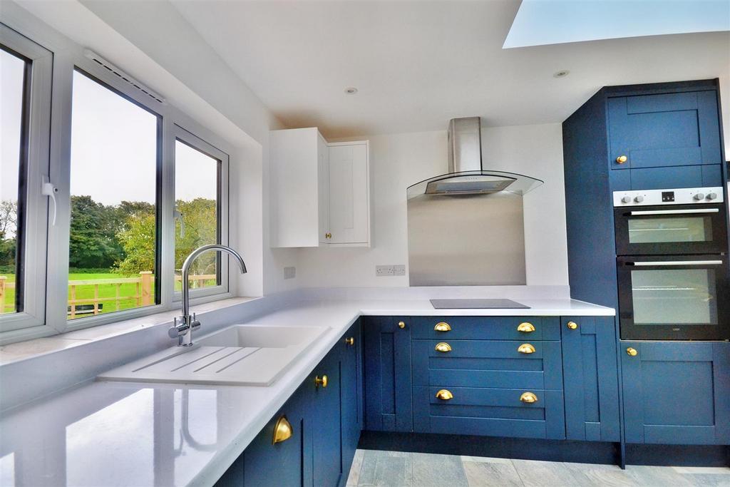 Kitchen 4.jpg