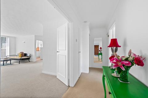 2 bedroom apartment for sale, Stroudwater Park, Weybridge, KT13