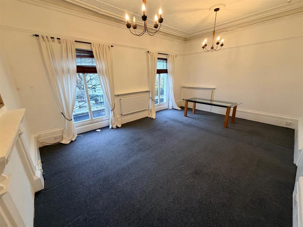 Lounge 2.jpg