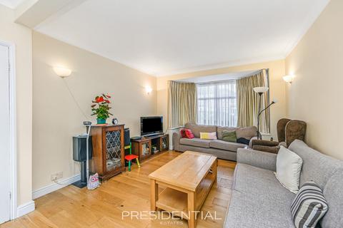 4 bedroom semi-detached house for sale, Clayhall IG5