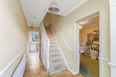 4 bedroom house for sale, Evesham Way, Clayhall IG5