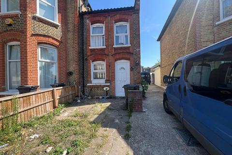 2 bedroom end of terrace house for sale, Aldborough Road South, Ilford IG3