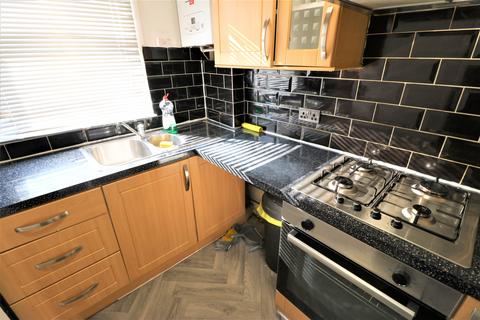 2 bedroom end of terrace house for sale, Aldborough Road South, Ilford IG3