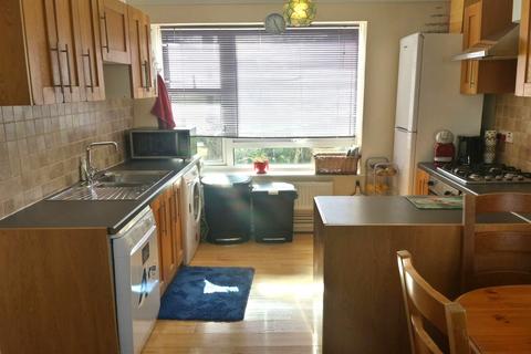 3 bedroom flat to rent, 23 Crescent Road, Worthing BN11