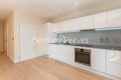 Studio to rent, King Street, Hammersmith W6