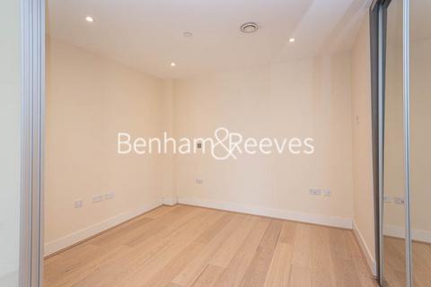 Studio to rent, King Street, Hammersmith W6