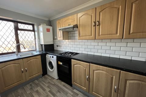 2 bedroom flat to rent, Staines-upon-Thames, Middlesex TW18