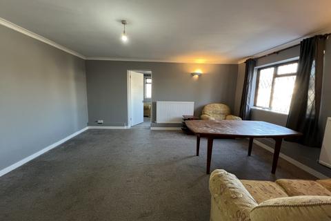 2 bedroom flat to rent, Staines-upon-Thames, Middlesex TW18