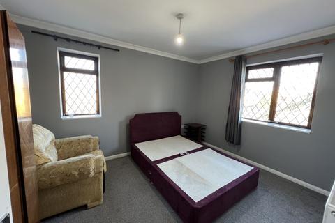 2 bedroom flat to rent, Staines-upon-Thames, Middlesex TW18