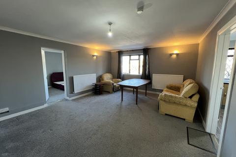 2 bedroom flat to rent, Staines-upon-Thames, Middlesex TW18