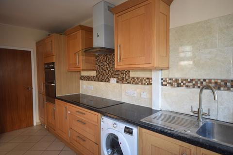 3 bedroom end of terrace house to rent, Broomfield Road Romford RM6