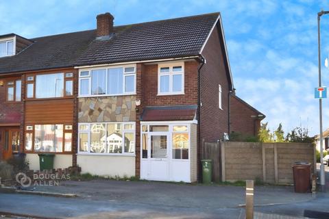 3 bedroom end of terrace house to rent, Broomfield Road Romford RM6