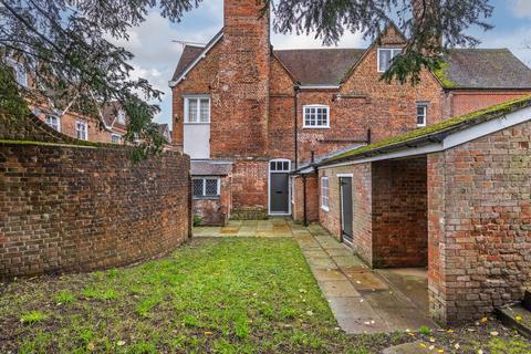 2 bedroom apartment to rent, The Close, Winchester, SO23