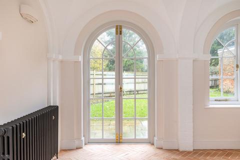 2 bedroom apartment to rent, The Close, Winchester, SO23