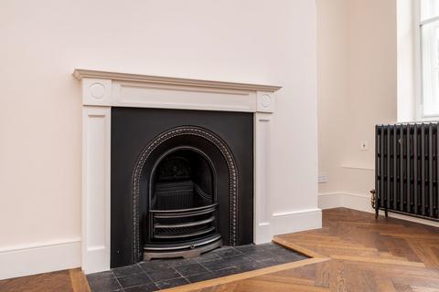 2 bedroom apartment to rent, The Close, Winchester, SO23