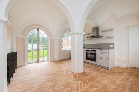 2 bedroom apartment to rent, The Close, Winchester, SO23