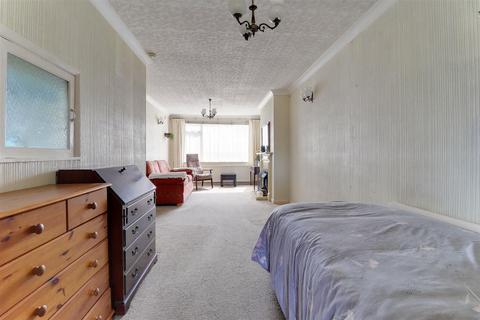 3 bedroom detached house for sale, Eden Road, Beverley