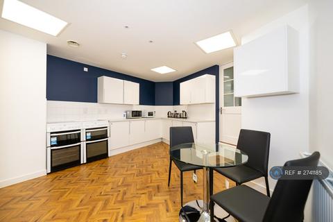 1 bedroom in a house share to rent, Foley Street, London, W1W