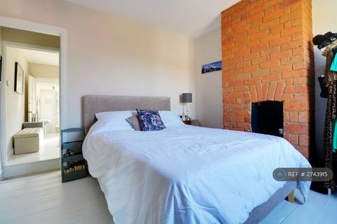 2 bedroom terraced house to rent, Western Road, Reading, RG1