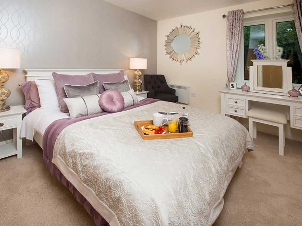 Show Apartment Bedroom